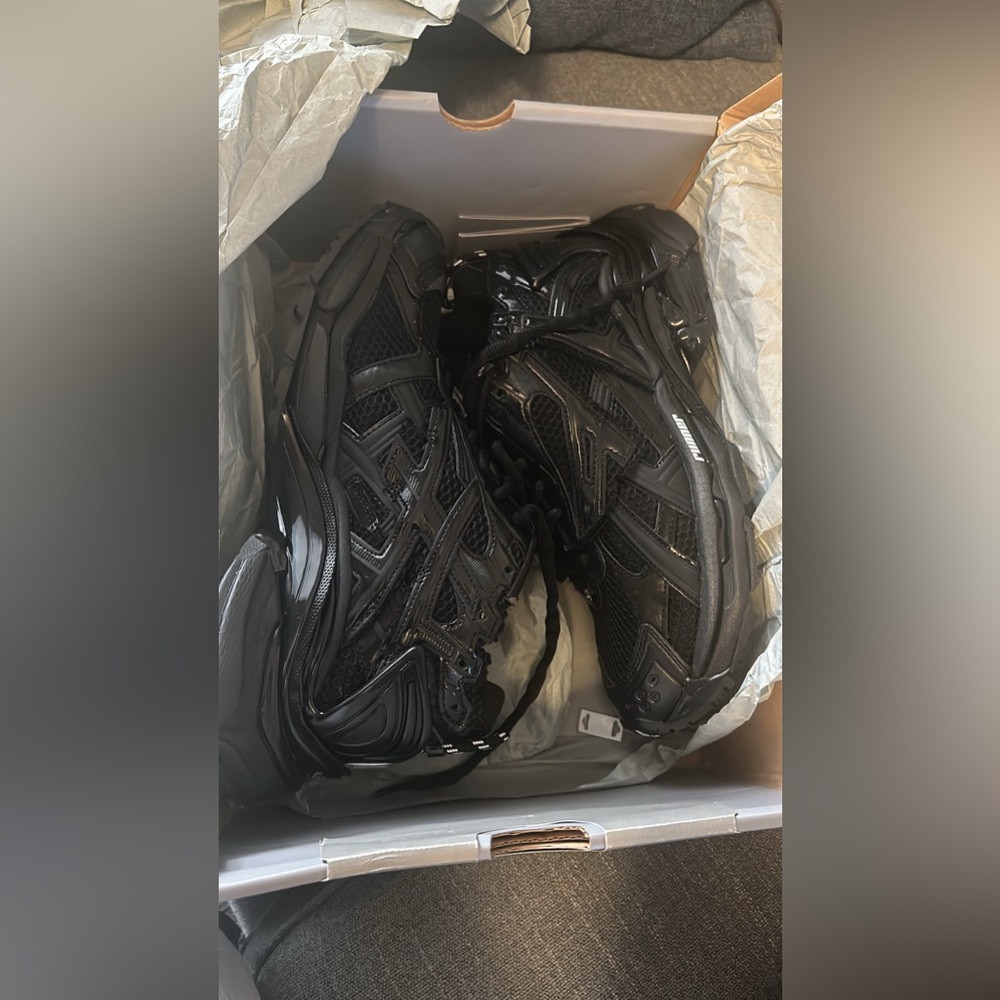 Balenciga runner